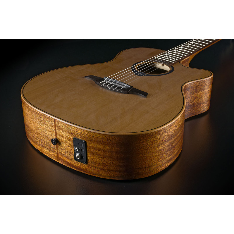 Auditorium Nylon Pan Coupé Smart Guitar