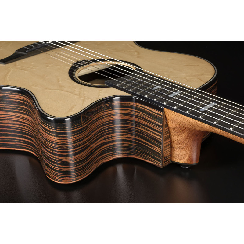 Auditorium Nylon Bevel Pan Coupé Smart Guitar