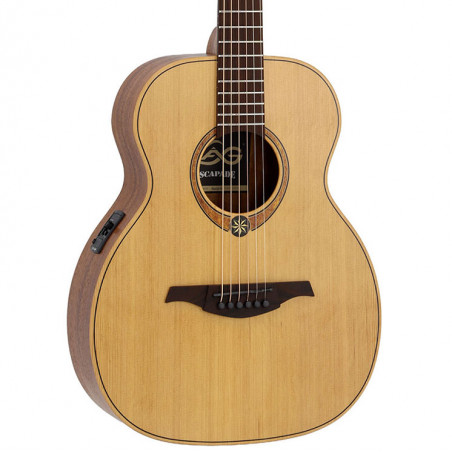 Escapade Red Cedar inkl. Gitarrentasche